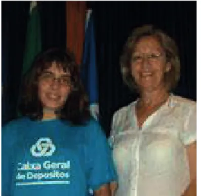 Foto de Margarida Henriques na cerimónia de entrega de prémios do SUB14, em  junho de 2011, com a representante da Direção Regional de Educação do Algarve