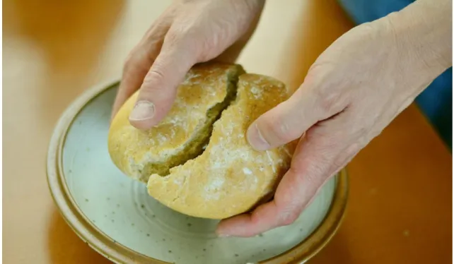 Figura 02 – Repartir o pão. 
