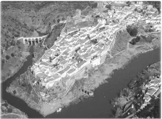 Fig. 3 – Proposta de planta do Castelo de Mértola em época  omíada, com áreas com informação para este período