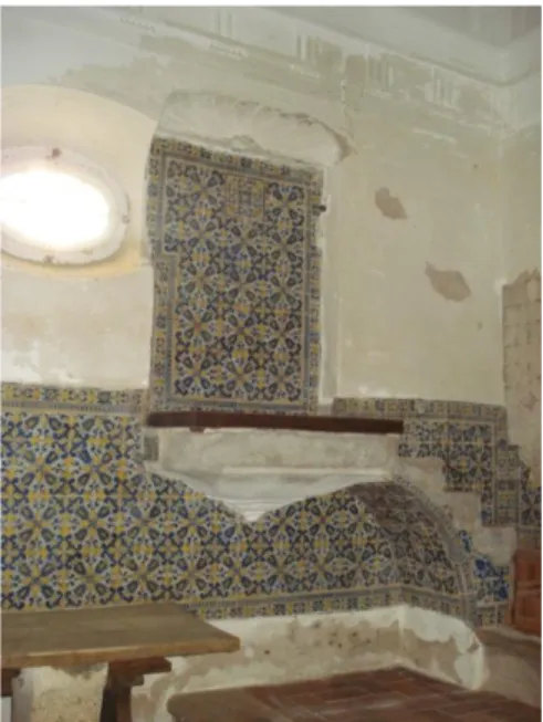 Fig. 8 Púlpito da leitora e respectivos  azulejos do refeitório do Mosteiro de  São Bento de Cástris (fotografia da 