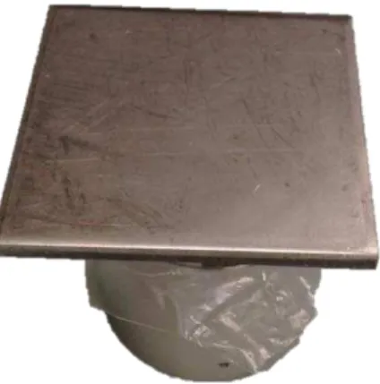 Figura 16   –  Placa metálica com folha de polietileno por cima da matriz metálica 
