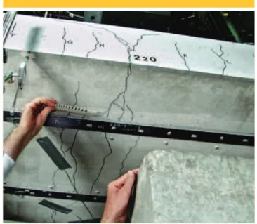 Figure 11 – 2,2mm width crack at mid-span of  beam VFC_PC_01 after post-strengthening failure