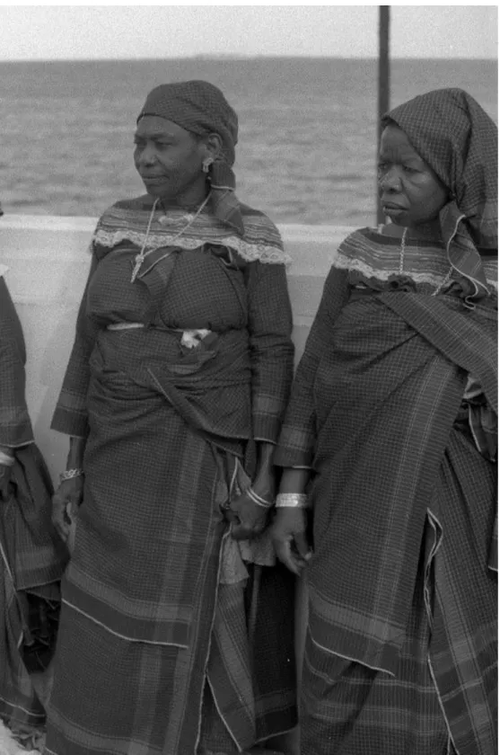 Figure 1.1: Two women from Mozambique Island. 1980. Courtesy of the photographer Jorge  Almeida
