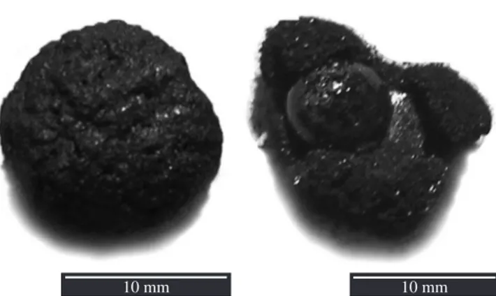 Figure 6. Iron ore-graphite pellets after the experiment; left, pellet with 7% 