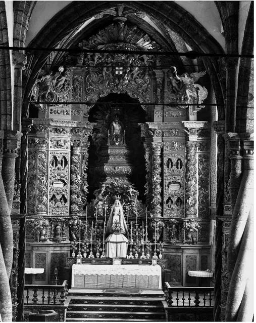 Figura 1 – Retábulo da capela-mor do antigo Convento de Jesus (arquivo da DGEMN) 