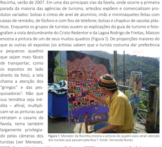 Figura 1: Morador da Rocinha encena a pintura do quadro para atrair atenção  dos turistas que passam pela Rua 1
