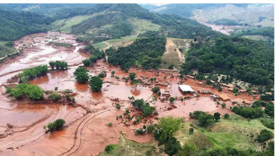 Figura 5  – Imagem aérea de Bento Rodrigues após o rompimento da barragem do Fundão
