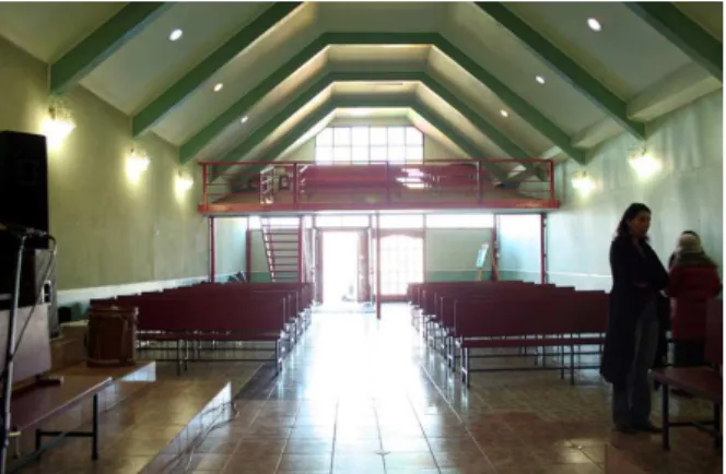 Figura 7:Templo Iglesia Pentecostal de Chile, San Antonio. Se aprecia que la única luz natural proviene de la fachada principal.