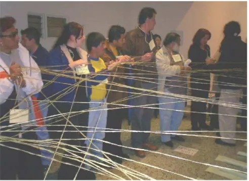Foto 1. Encuentro de la red comunitaria. Fuente: Diapositiva de PowerPoint  sobre la historia del proyecto El Parche, 2006