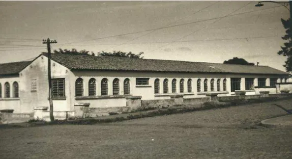 Figura 1 - Fachada do Grupo Escolar Uberaba no início da década de 1960, local onde o  CTPM-Uberaba funcionou de 1964 a 1967