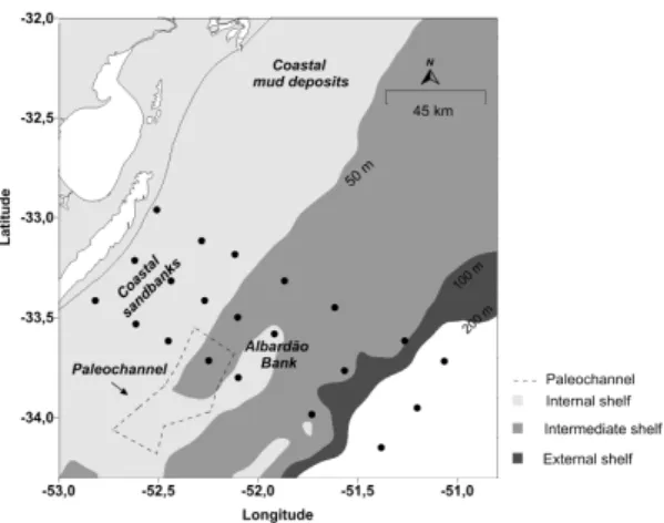 Fig.  1.  The  Southern  Brazilian  Continental  Shelf,  from  the  mouth  of  the  Patos  Lagoon  to  the  south  of  the  Mangueira  Lagoon.The straight line represents the paleodrainage system  (CAPÍTOLI  &amp;  BEMVENUTI,  2006);  the  dashed  line  re