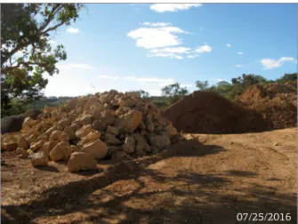 Figure 15. Fragments and blocks of siliciied kimberlite  at Vendome Mines processing plant.