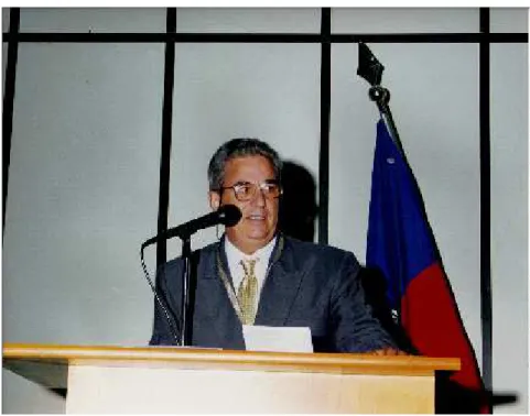 Figure  1.  Luis  Marcellino  de  Oliveira  during  his  speech  after  receiving  the  Medal  of  Honor from the  Academia de Ciências de Ribeirão Preto.