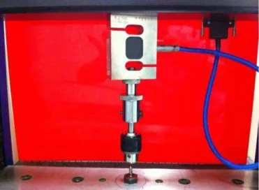 Fig. 3: Implant-abutment set positioned in the Universal Testing Machine for tensile test.