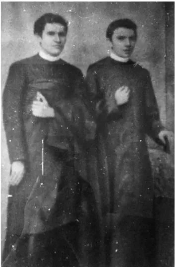 Fig. 3 – Father Cicero as a young man, before his ordination (right side, with about 23 years old), the photograph does not show any lateral tilting of the neck, and a normal posture.