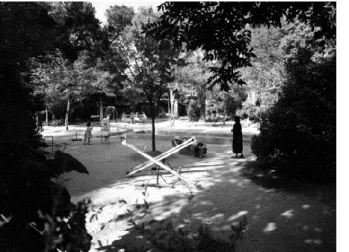 Fig. 4- Jardim da Estrela – Parque infantil  (1957). Autor: Armando Serôdio. Fonte: Arquivo  Municipal de Lisboa- Fotográfico 