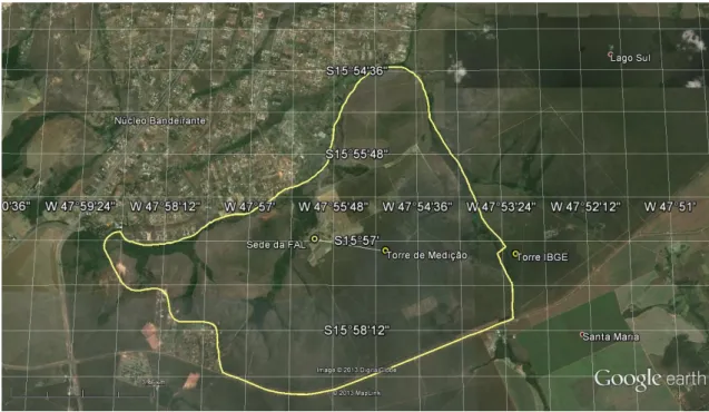 Figura 3.3: A linha em amarelo representa toda área da FAL da Universidade de Brasília, des- des-taque para a localização da torre de medição de fluxos implantada na fazenda.