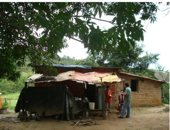 Figura  8.  Visita  domiciliar  para  coleta  de  dados  na  comunidade  de  Córrego  do  Ouro