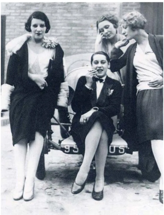 Figura 1 - As garçonnes Bibi, Olga Day e Michele Verly durante a rodagem do filme  Symphonie Pathetique, Paris 1928