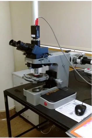 Figura  13  -  Microscópio Leitz  Wetzlan  acoplado  a  um  sistema  de  hardware  usando  o  software Fossil  pertencente  ao  DGAOT – FCUP