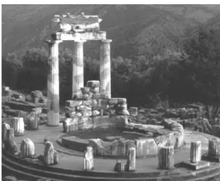Figura 1 – Ruínas do Oráculo de Delfos (Extraído de myth0s.tumblr.com) 