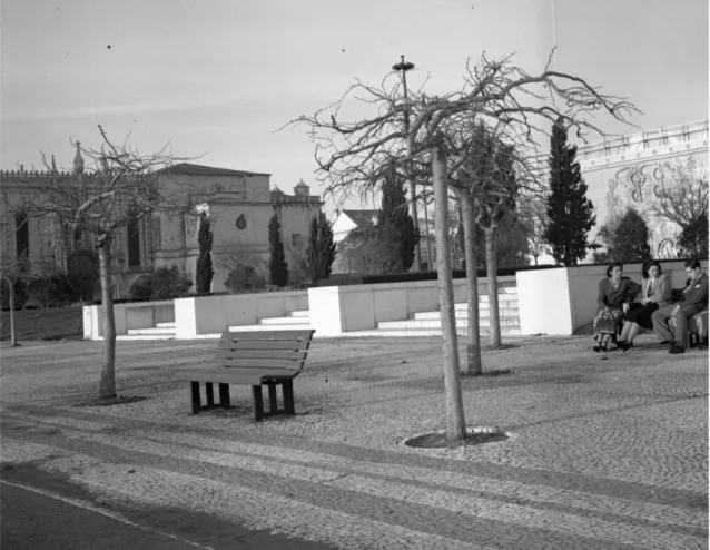 Figura 3 - Praça do Império, Lisboa, 1949. Fonte: Arquivo fotográfi co de Lisboa.