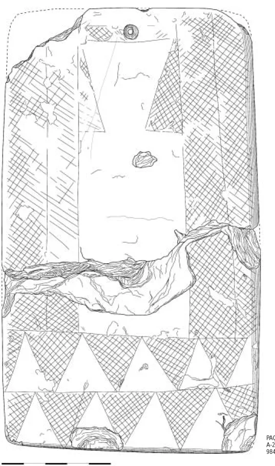 Fig. 12 Placa de xisto gravada da Anta 1 do Paço. O que é notável, nesta placa, é o aspecto que a moldura interna assume, a do contorno de um ídolo almeriense, tal como no conhecido caso da Lapa do Bugio.