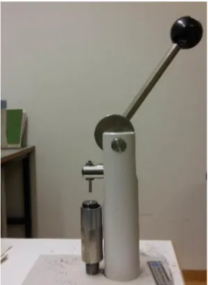 Figure 5.1 - Table-top Pellet-press used for producing  the dosimeters. The equipment defines  the dosimeters  cylindrical shape