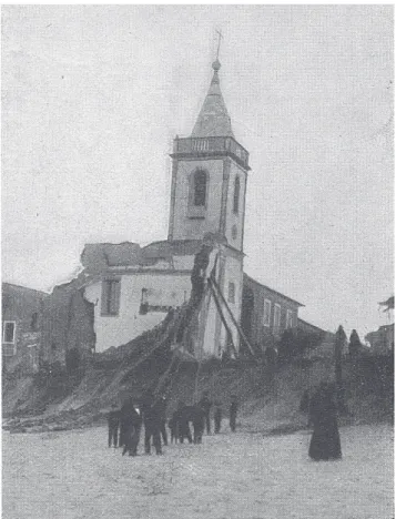 Figura 2: Trabalhos de aterramento dos edifícios destruídos  pelo  mar  (ILuSTRAção  PoRTuGuESA,  05-12-1904