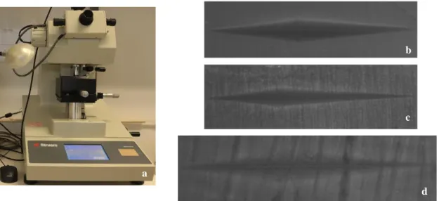 Figura 13: a) Microdurómetro; b) Imagem microscópica de uma indentação Knoop num espécime de resina acrílica  termopolimerizável ProBase ®  Hot; c) Imagem microscópica de uma indentação Knoop num espécime de resina flexível 
