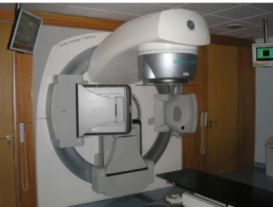 Figura  3.1  -  Acelerador  Linear  Elekta  Synergy  instalado  na  unidade  de  Radioterapia  do  Hospital  CUF-Descobertas.