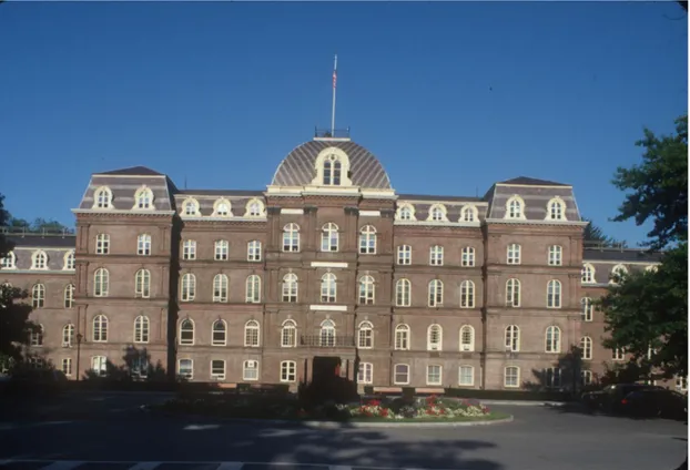 Figura 3. Edifício principal do Vassar College. Fonte: foto retirada do site Council of Independent  Colleges (Conselho das Faculdades Independentes), localizado em Washington, DC, EUA