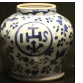 Fig. 2 – Pequeno pote, dinastia Qing, princípios do reinado de Kangxi (1662 – 1722)  Porcelana decorada a azul-cobalto sob o vidrado 