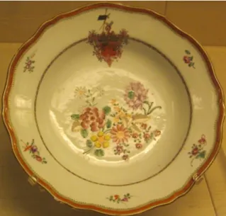 Fig. 9 – Prato, dinastia Qing, reinado de Qianlong (1736 – 1795), c. 1770  Porcelana decorada com esmaltes da “família rosa” e ouro 