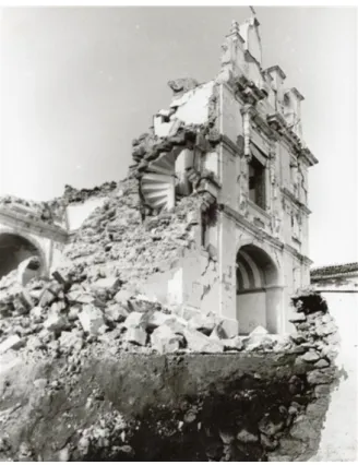 Figura 3.4 – Fotografia da capela do Solar dos Remédios após sismo de 1980 (fonte: Forjaz, 1996)