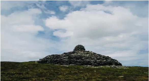 Figura 5. Paps of Anu  –  mamilo construído no topo da colina por um amontoado de pedras, levadas por  peregrinos como oferenda à Dana 