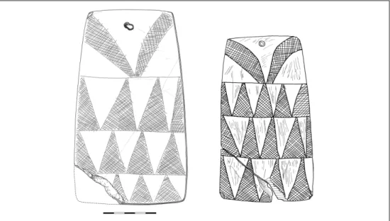 Fig. 6 Duas placas de xisto gravadas, a primeira do tholos do Escoural (Montemor o Novo, Évora) e a segunda de Aljezur (Algarve)
