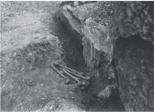 Fig. 7 – Aspeto do enterramento identificado no espaço do Corredor de NSCO (MNA, Arquivo Fotográfico)