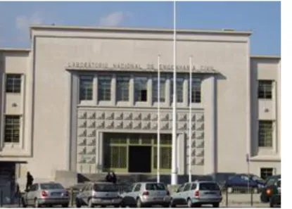 Figure 1 – Façade of LNEC main building covered with marmorite render: a) General view;  