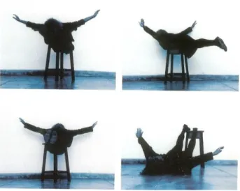 Figura 3.4.2. Helena Almeida, Voar, 4 Fotografias em tons de azul 124 X 180cm, 2001. Colecção Ordoñez  Falcon, San Sebastian
