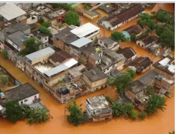 Figura  6.  Ruas  inundadas  pelo  extravasamento  do  Rio  Muriaé  após  rompimento  da  barragem  de  rejeito  de  Miraí,  2007