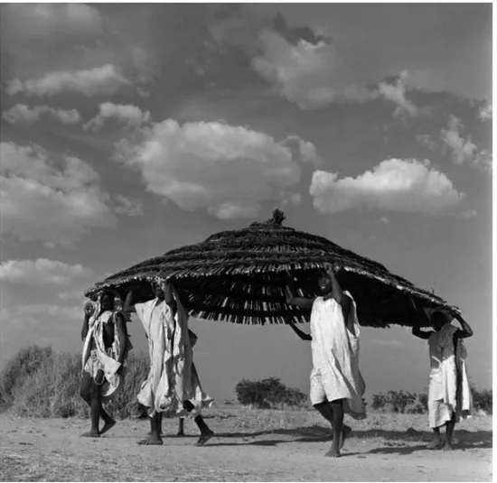 Fig. 02. Men leaving Kano market (Nigeria) carrying their latest purchase: a new roof for their house, 1951.