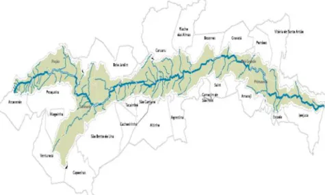 Figura  1- Contorno  da  bacia  hidrográfica do  rio  Ipojuca  e  seus  afluentes  seguidamente  dos  municípios de entrono
