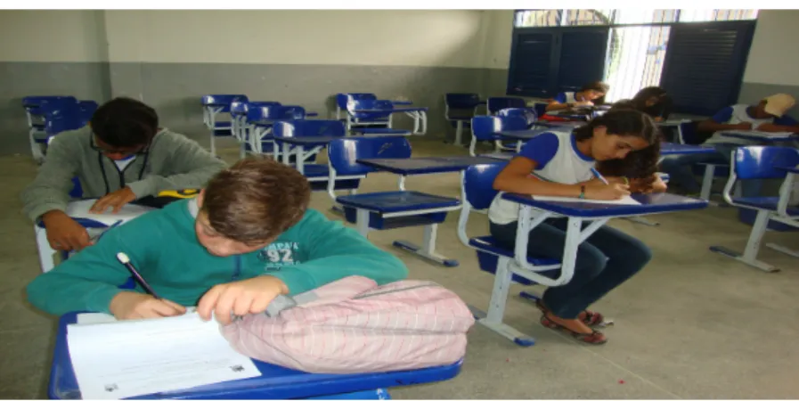 Figura 1: Estudantes do 8º ano do ensino fundamental, de uma Escola Municipal de Garanhuns-PE, respondendo o pré-teste, abril-2017