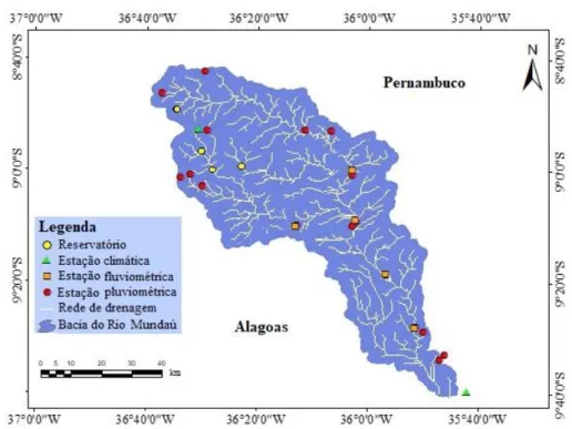 Figura  1.  Localização  da  bacia  hidrográfica  do  Rio  Mundaú  entre  os  estados  de  Pernambuco  e  Alagoas,  indicando a posição de pluviômetros e estações meteorológicas