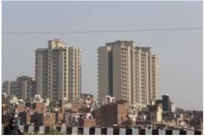 Figura 4. Favelas e torres habitacionais na Ring Road, Delhi. 