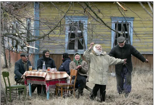Figura 7. Residente em zona ilegal, próximo ao local do acidente de Chernobyl. 