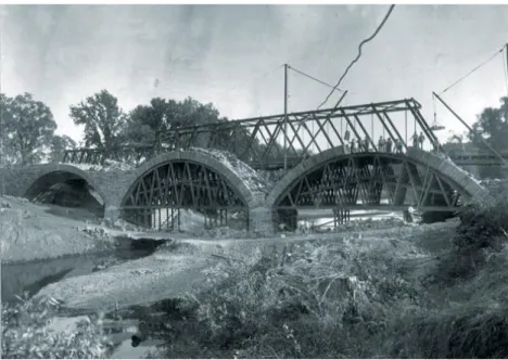 Figura 2. 1- Utilização de cimbre ao solo na construção do arco da ponte (ponte Putah Creek, California, 1896)  [16]