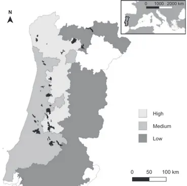 Fig. 1. Location of the 40 studied burnt areas in Portugal (in black). Limits for the three E