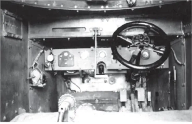 Fig. 16 - Interior de um Rolls-Royce  Pattern de 1920. De notar que as viseiras  têm alturas diferentes